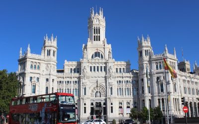 El transporte urbano con fines turísticos es de libre concurrencia pero sujeto a la autorización de los Ayuntamientos