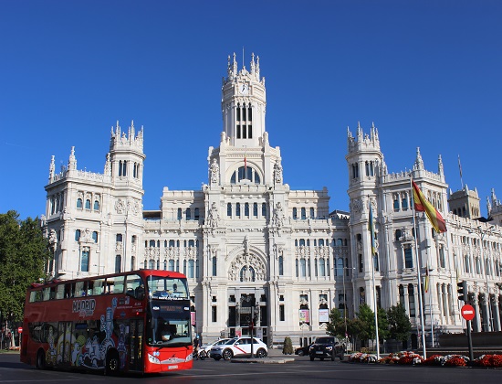 El transporte urbano con fines turísticos es de libre concurrencia pero sujeto a la autorización de los Ayuntamientos
