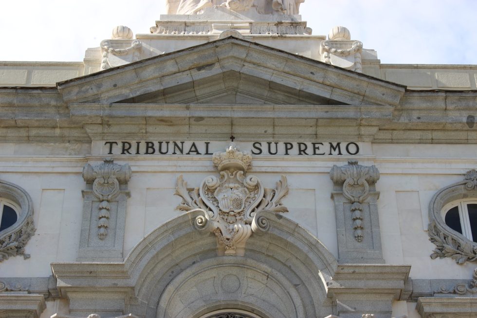 El Tribunal Supremo recuerda: la prescripción del derecho a solicitar la devolución de ingresos indebidos se paraliza por acciones contra terceros que determinan la existencia del ingreso