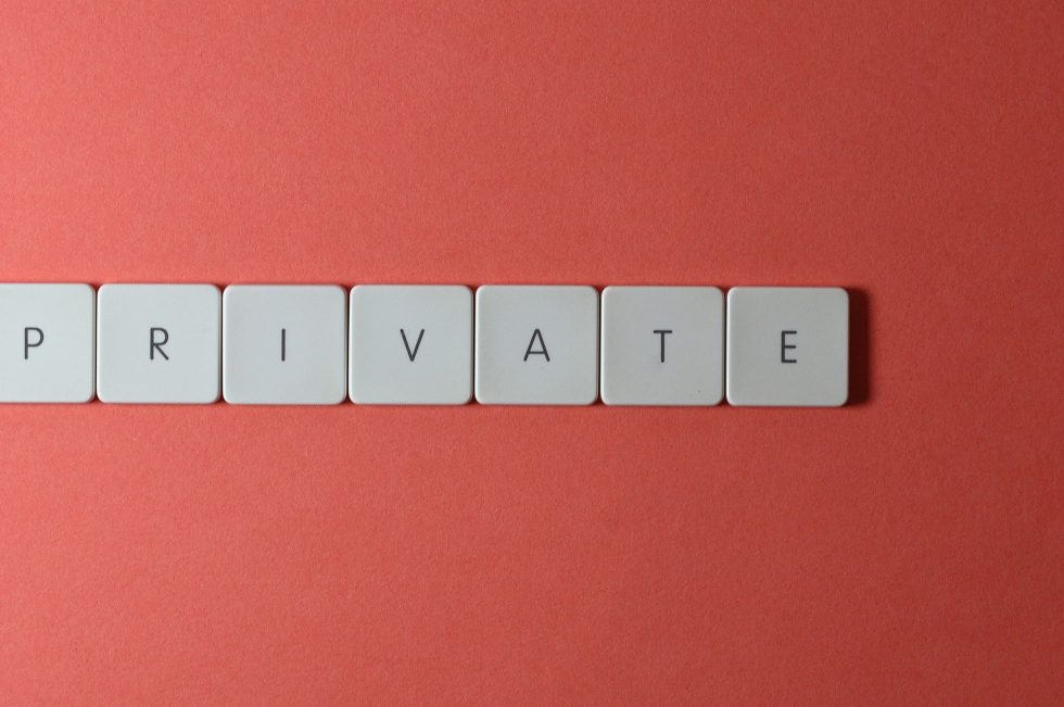 La AEAT está legitimada para tratar datos personales de terceros ajenos a los procedimientos de comprobación tributaria y emplearlos en ellos