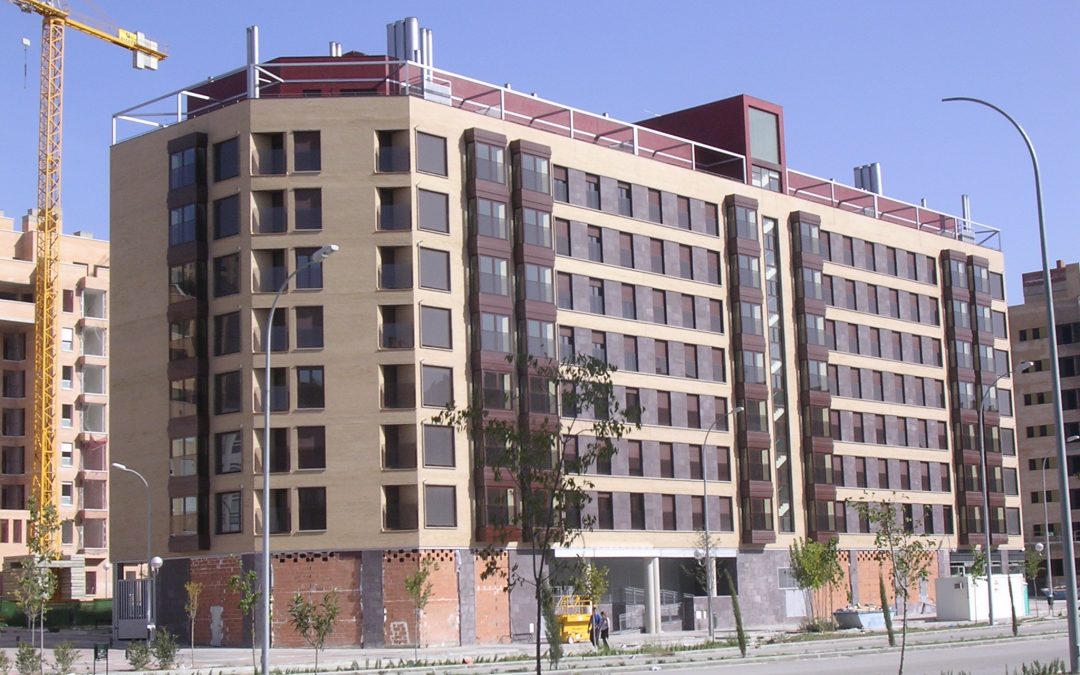 Sociedades inmobiliarias: la fusión por absorción de una sociedad con BINs pendientes de compensación no impide aplicar el régimen FEAC si se sigue realizando la actividad