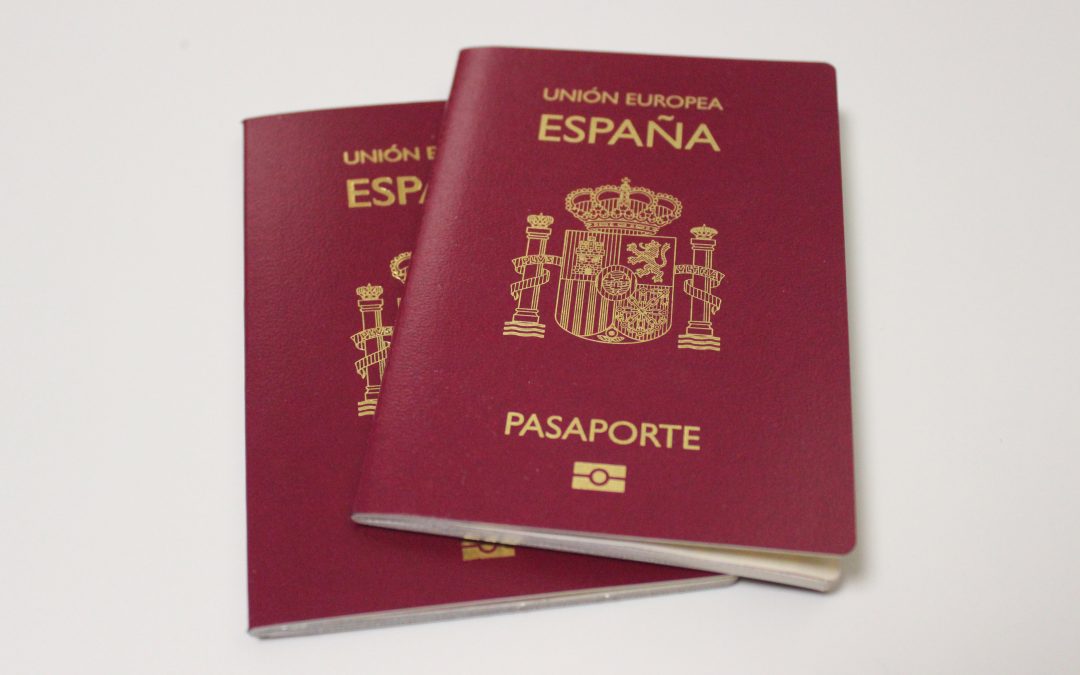 La exigencia de justificar la imposibilidad de aportar el certificado fiscal para poder admitir otras pruebas que justifiquen la residencia fuera de España no procede