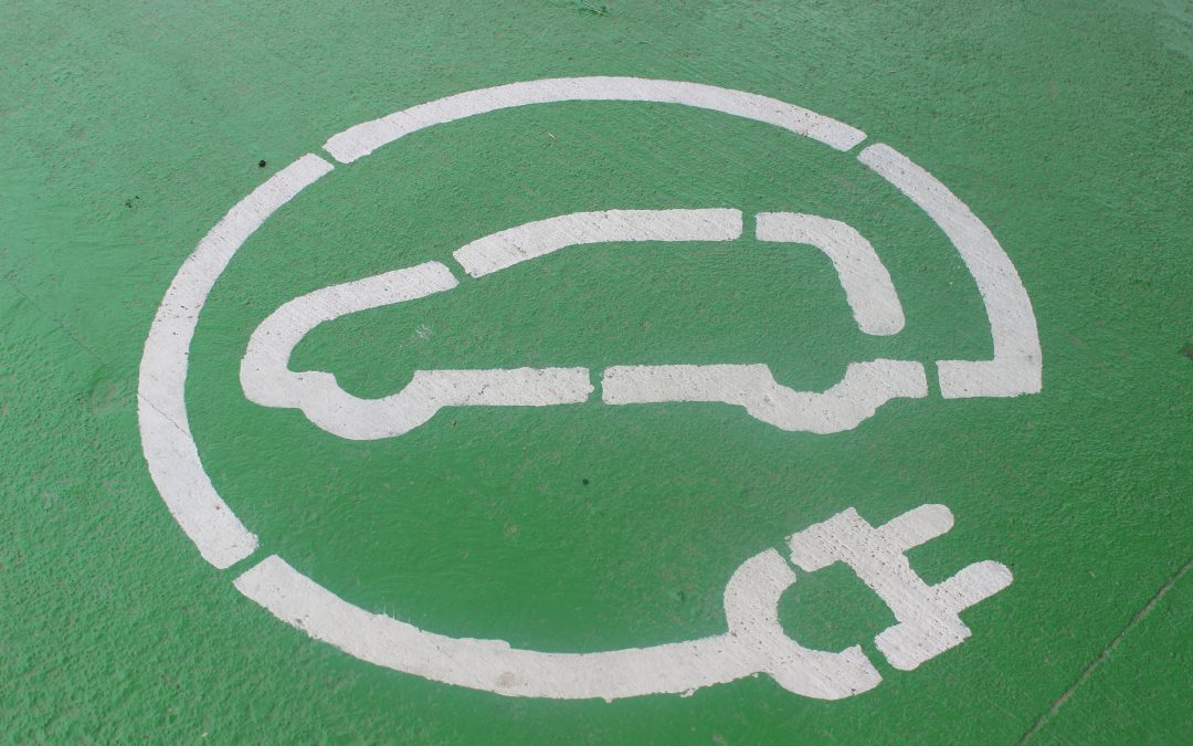 Deducción por la adquisición de vehículos eléctricos «enchufables»: respuestas de la DGT a dudas de interpretación